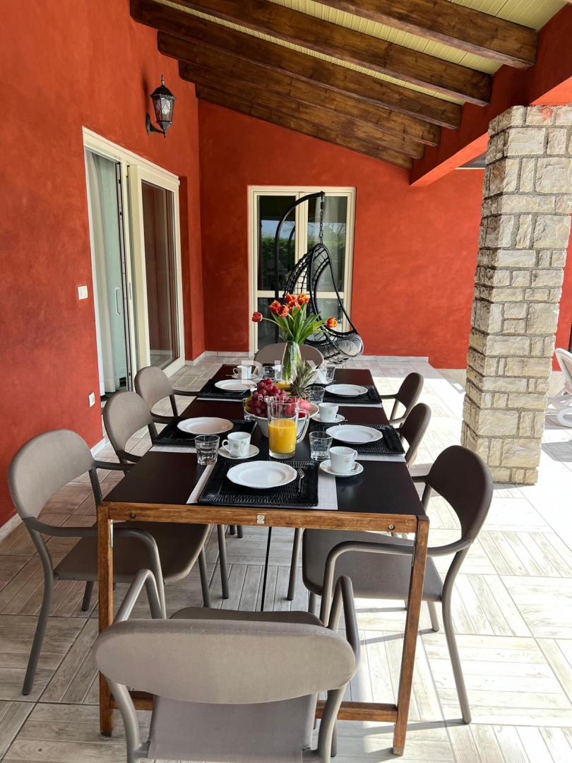 ISTRA, LABIN - Hiša z bazenom na mirni lokaciji