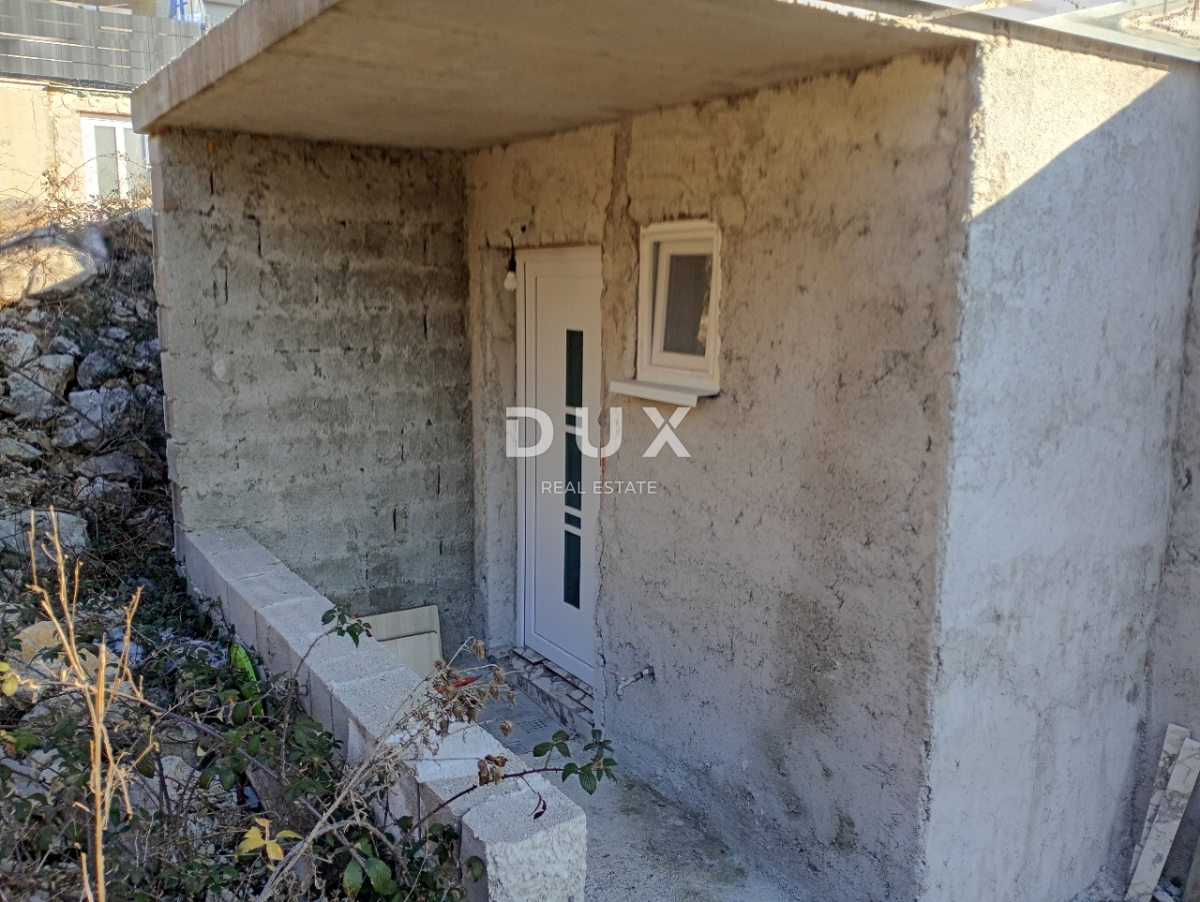 KASTAV - Samostojna hiša 210 m2, gradnja začeta