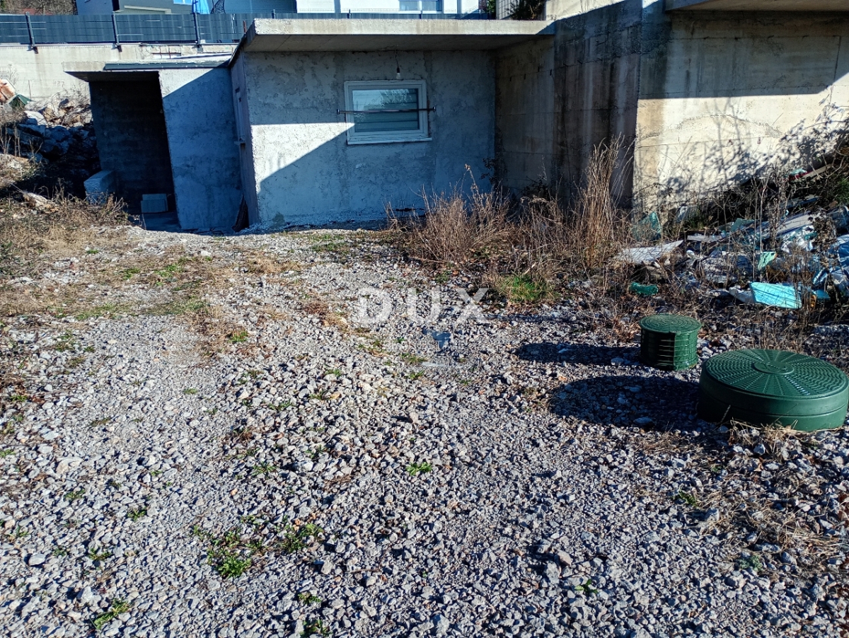 KASTAV - Samostojna hiša 210 m2, gradnja začeta