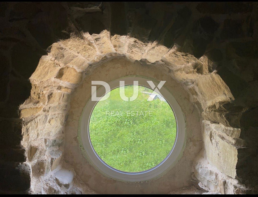 OSREDNJA ISTRA - *PRILOŽNOST* Popolno zatočišče v srcu Istre - pristna kamnita lepotica z novo dušo