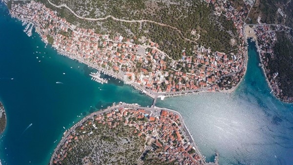 Zemljišče Tisno, 5.000m2