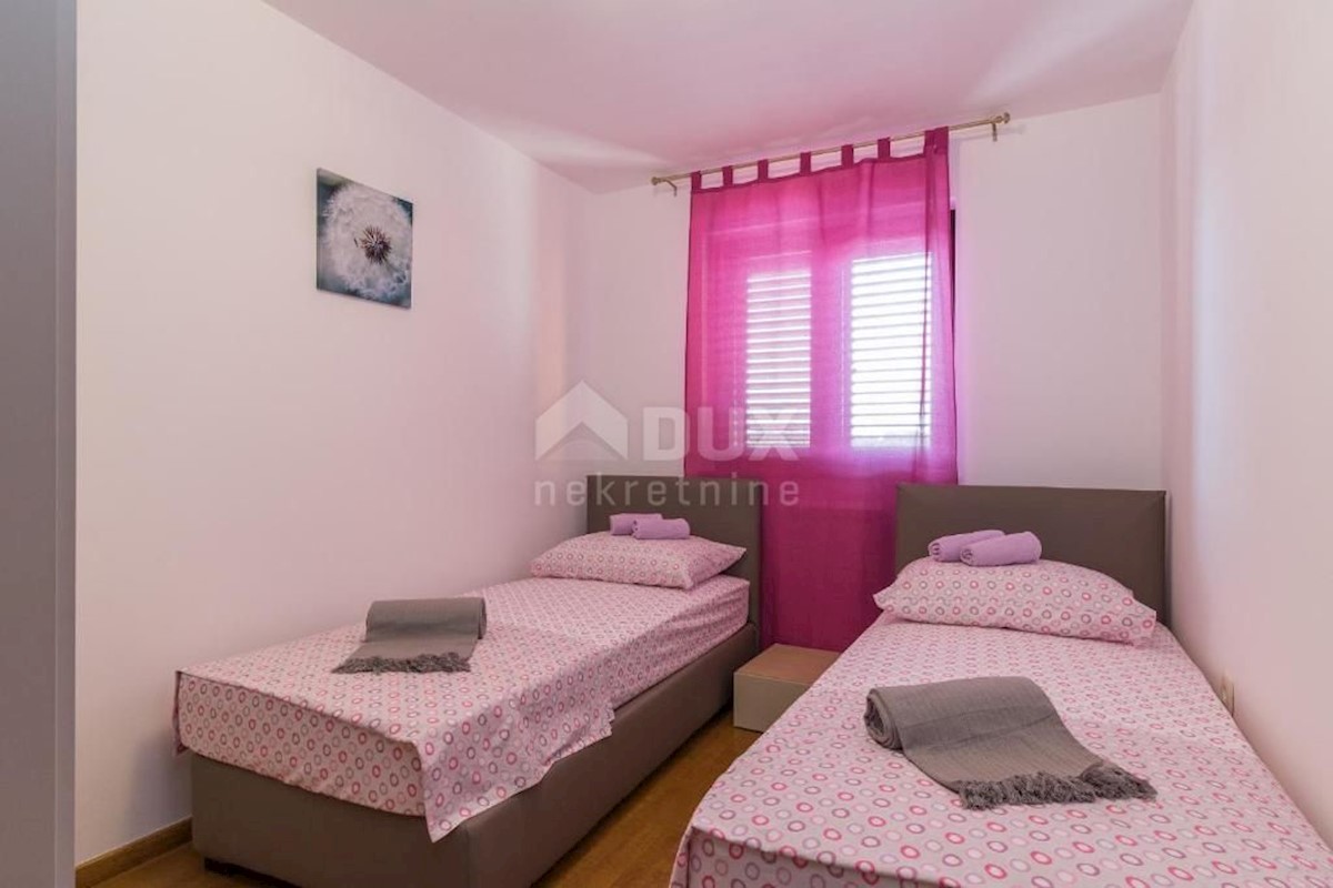 ISTRA, PULA - Prostorna hiša z dvema apartmajema