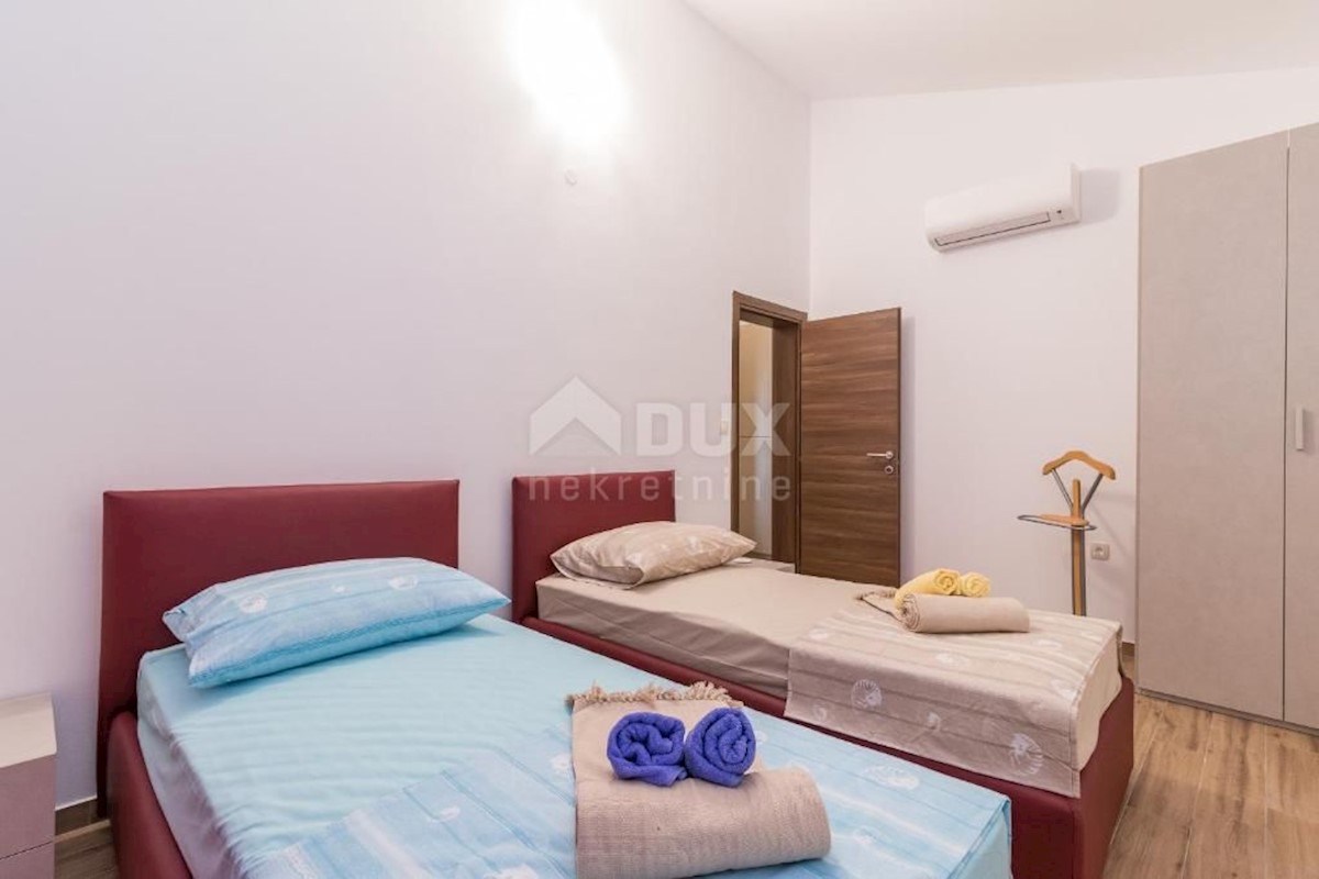 ISTRA, PULA - Prostorna hiša z dvema apartmajema