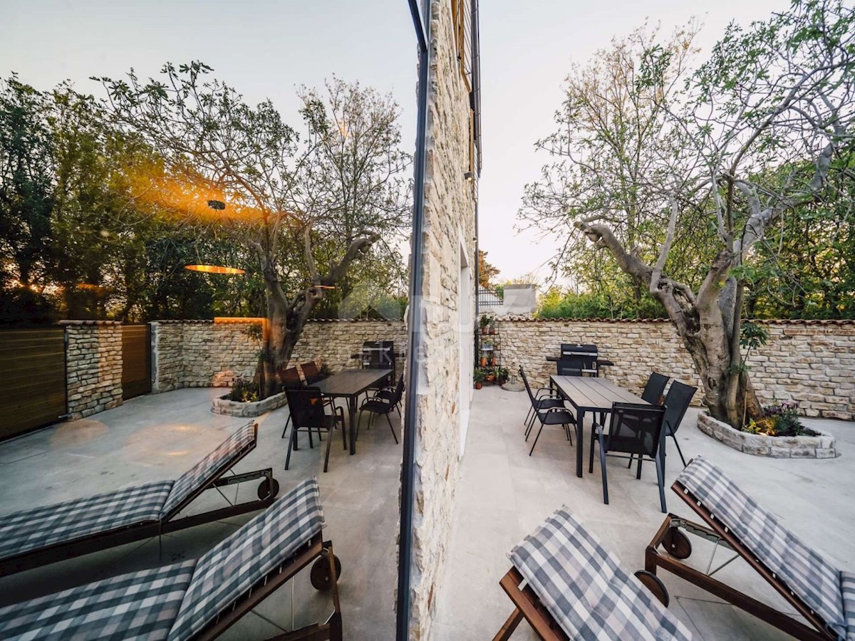 ZADAR, PRIVLAKA - Luksuzna kamnita vila z ogrevanim bazenom