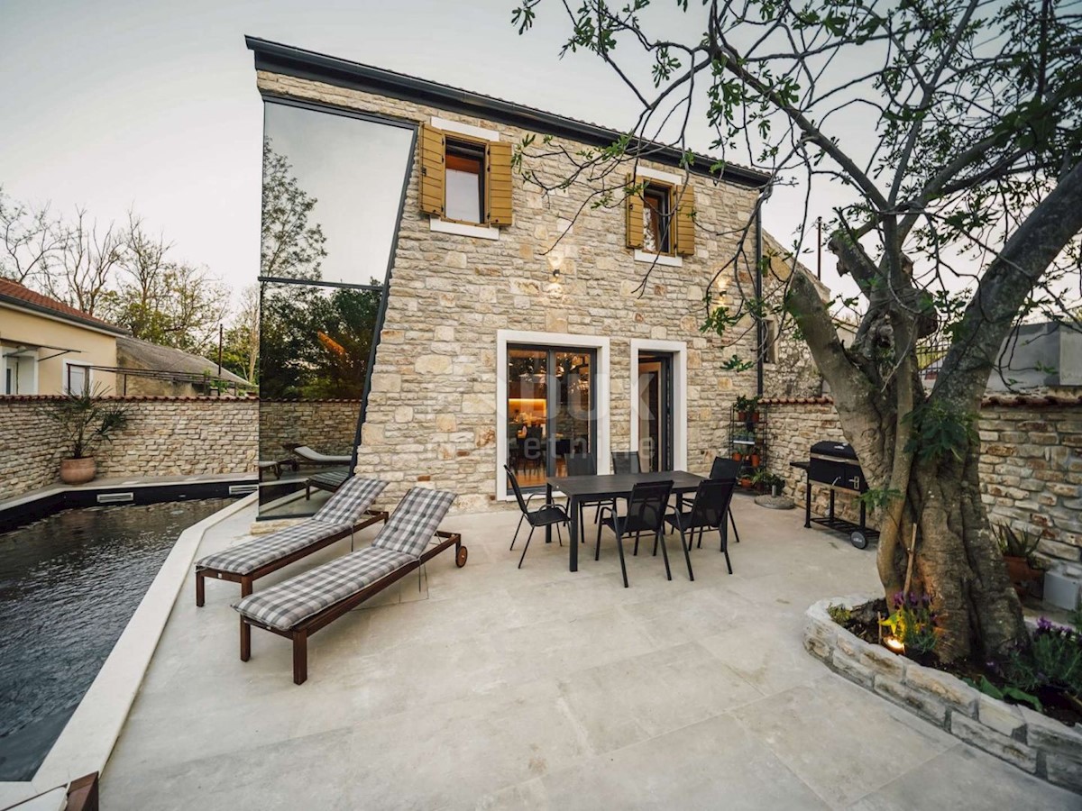 ZADAR, PRIVLAKA - Luksuzna kamnita vila z ogrevanim bazenom