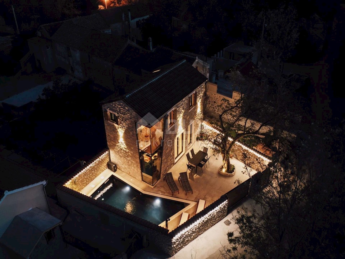 ZADAR, PRIVLAKA - Luksuzna kamnita vila z ogrevanim bazenom