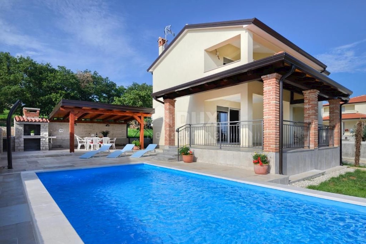 ISTRA, POREČ - Lepa hiša z utečenim poslom