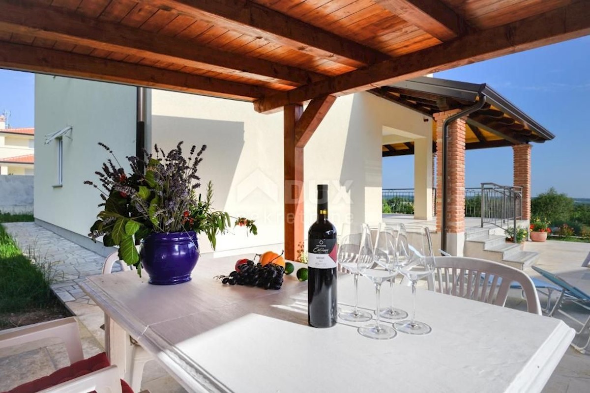 ISTRA, POREČ - Lepa hiša z utečenim poslom