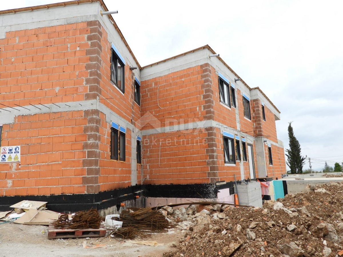 OPATIJA, POBRI - vrstna vila 214m2 s pogledom na morje + urejen vrt 150m2