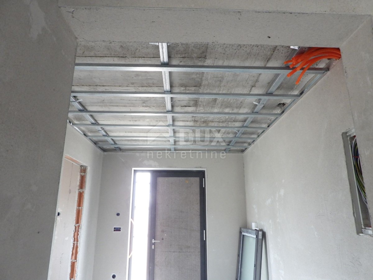 OPATIJA, POBRI - vrstna vila 214m2 s pogledom na morje + urejen vrt 150m2