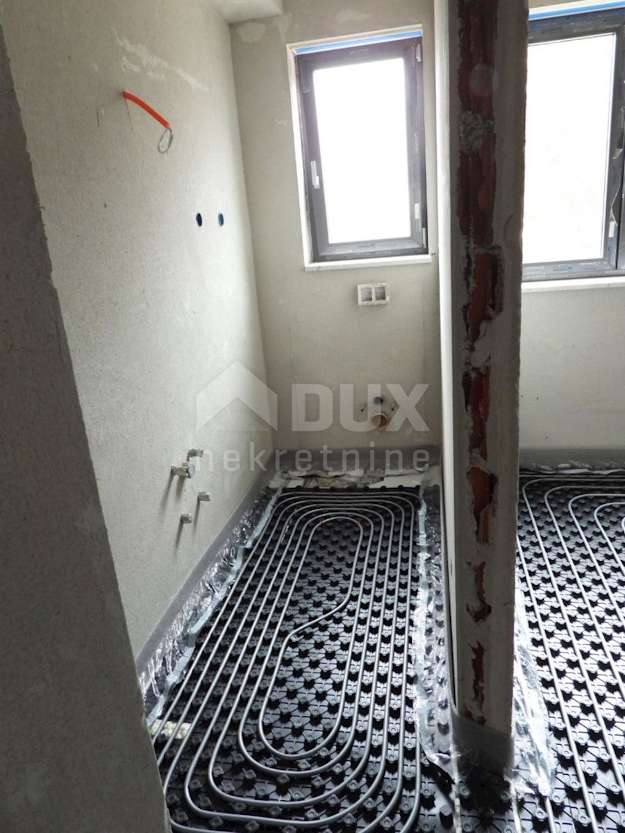 OPATIJA, POBRI - vrstna vila 214m2 s pogledom na morje + urejen vrt 150m2