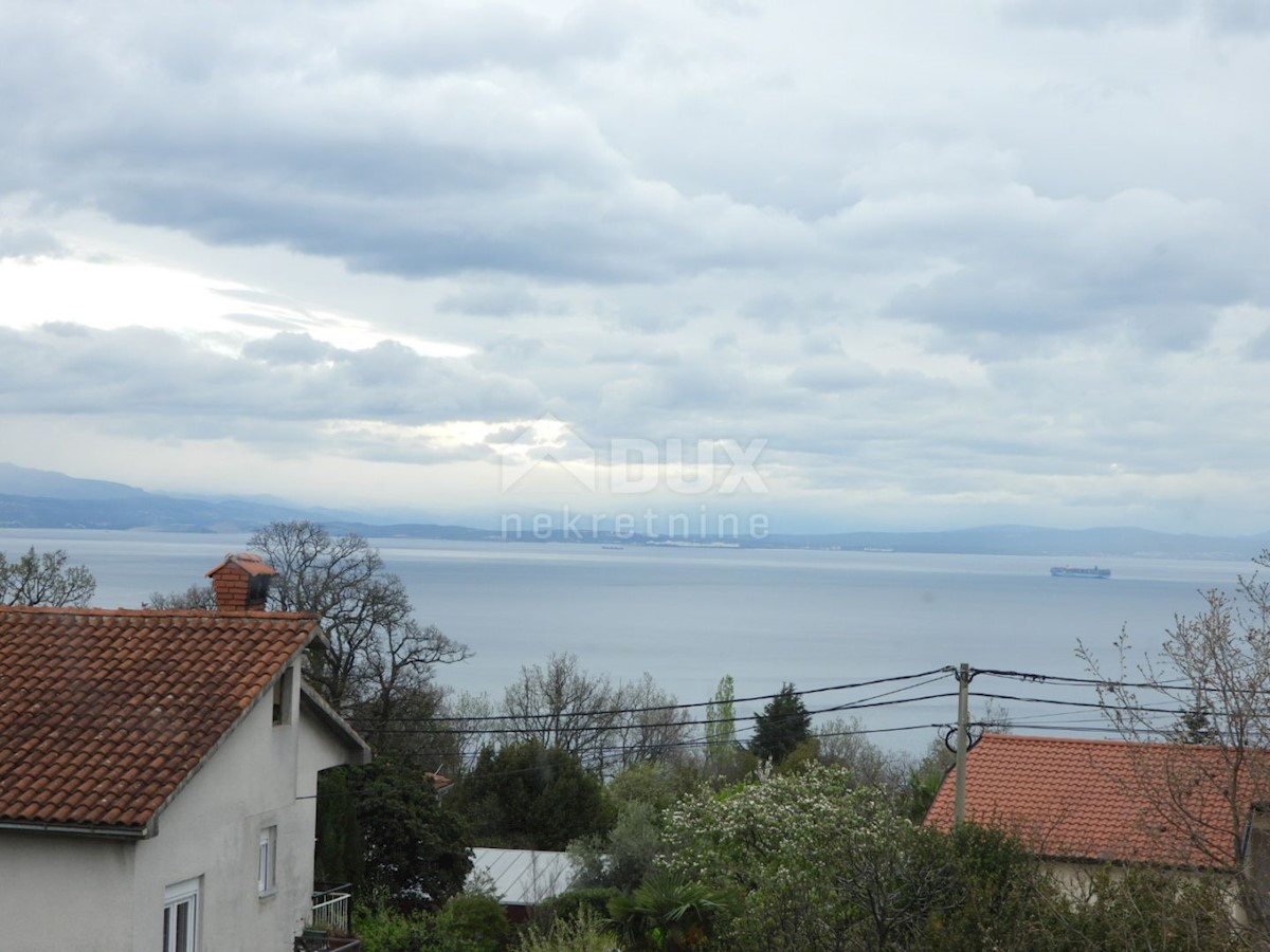OPATIJA, POBRI - vrstna vila 214m2 s pogledom na morje + urejen vrt 150m2