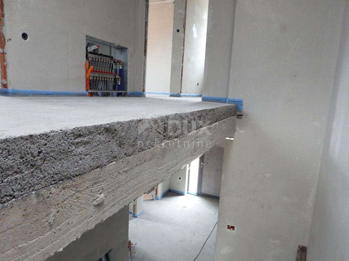 OPATIJA, POBRI - vrstna vila 214m2 s pogledom na morje + urejen vrt 150m2