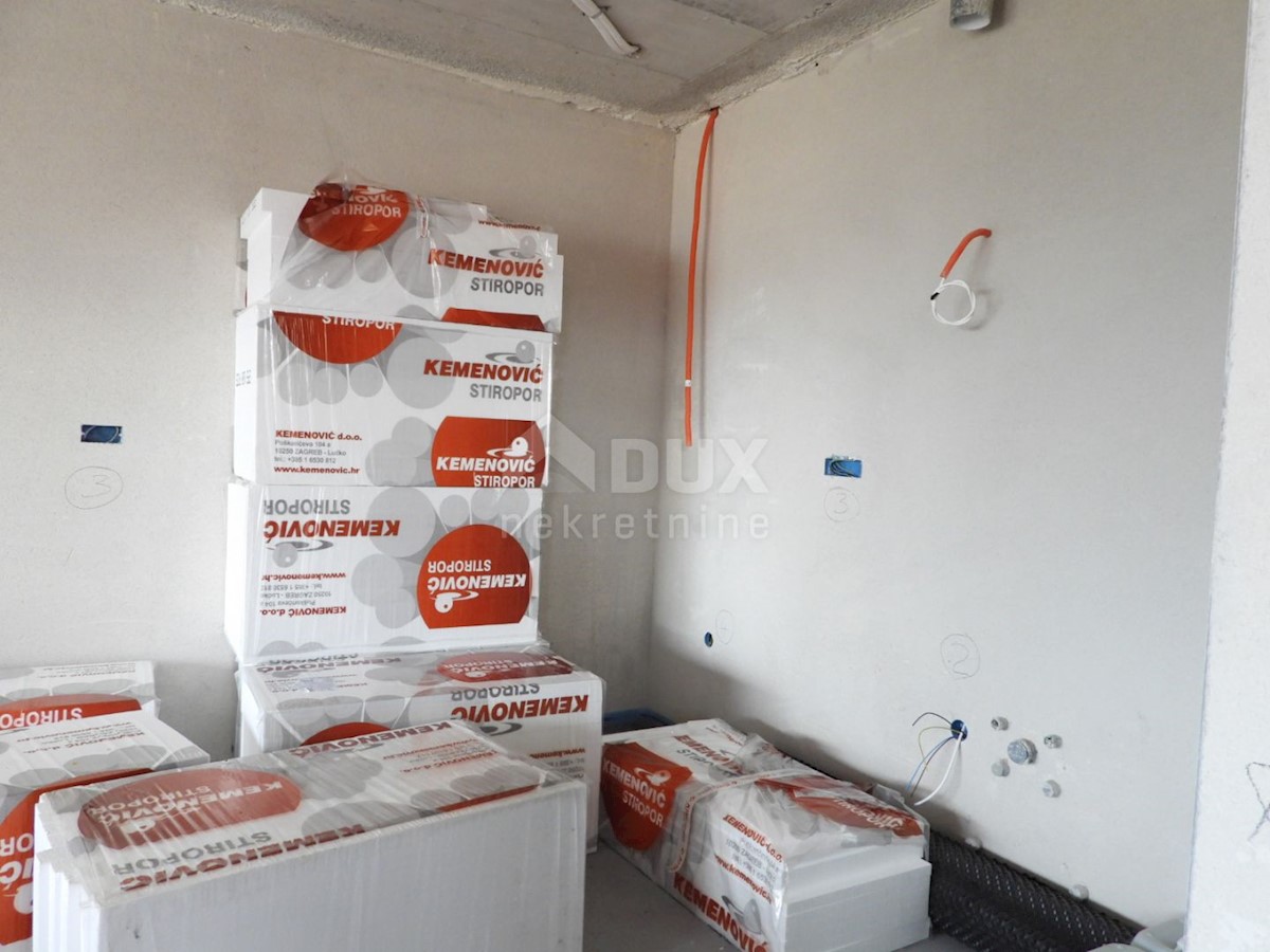 OPATIJA, POBRI - vrstna vila 214m2 s pogledom na morje + urejen vrt 150m2