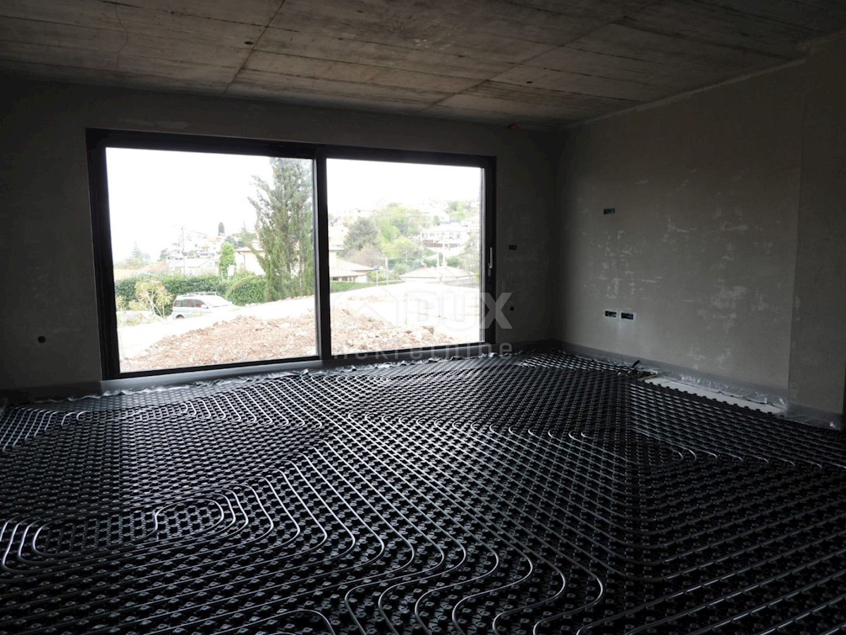 OPATIJA, POBRI - vrstna vila 214m2 s pogledom na morje + urejen vrt 150m2