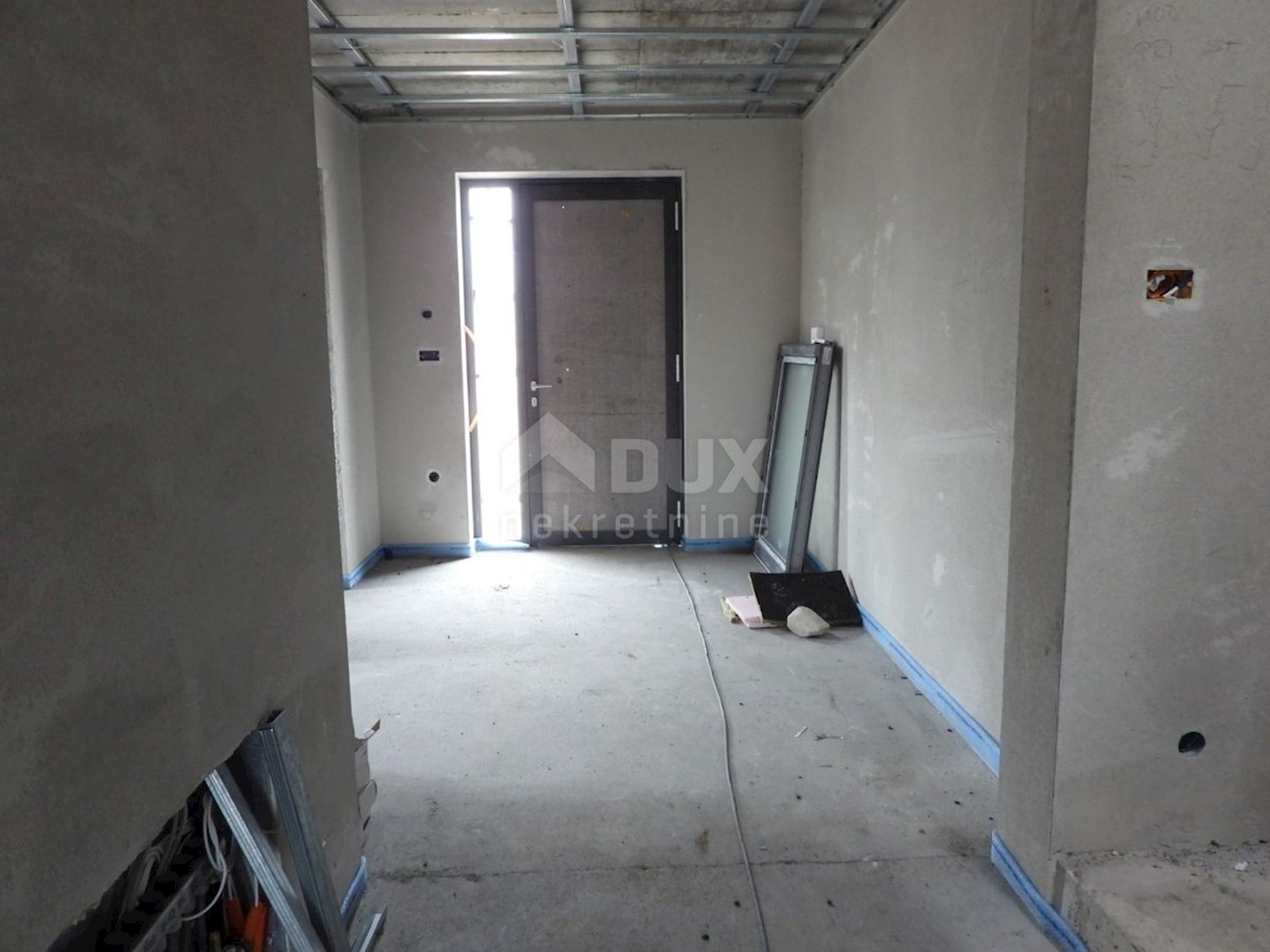 OPATIJA, POBRI - vrstna vila 214m2 s pogledom na morje + urejen vrt 150m2
