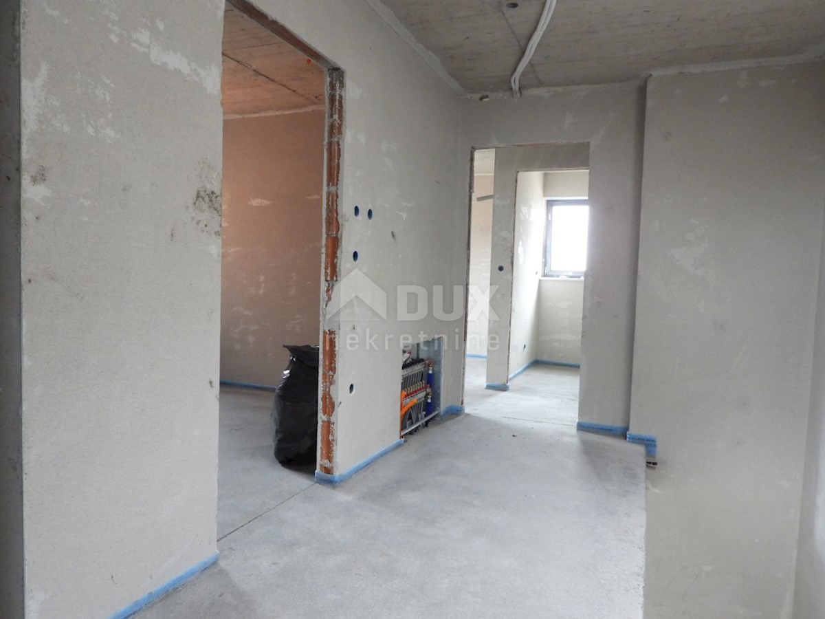 OPATIJA, POBRI - vrstna vila 214m2 s pogledom na morje + urejen vrt 150m2