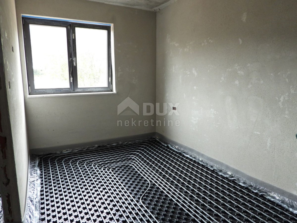 OPATIJA, POBRI - vrstna vila 214m2 s pogledom na morje + urejen vrt 150m2