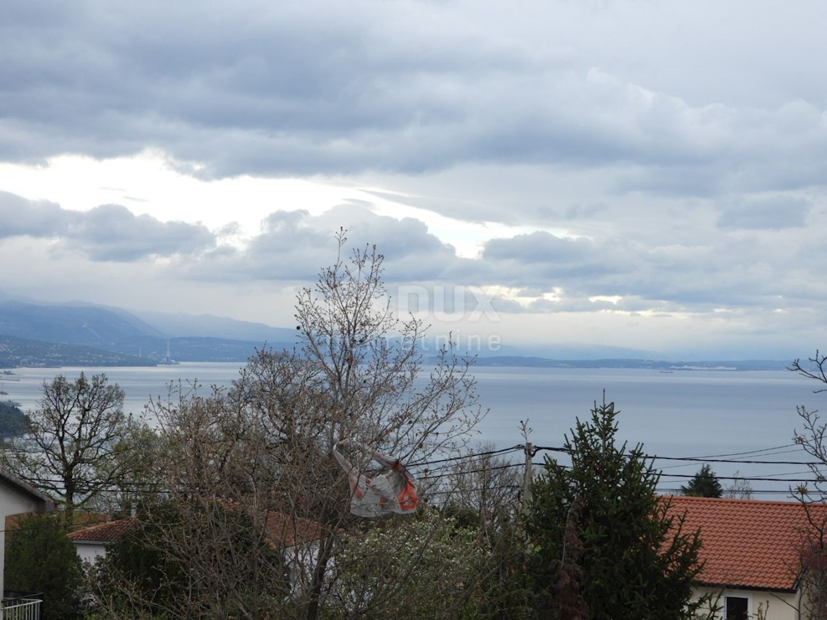 OPATIJA, POBRI - vrstna vila 214m2 s pogledom na morje + urejen vrt 150m2