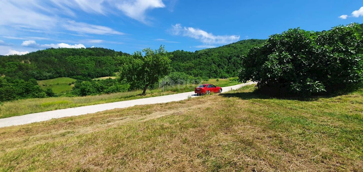 ISTRA, PAZIN - Zazidljivo zemljišče 1576 m2 s pogledom na jezero