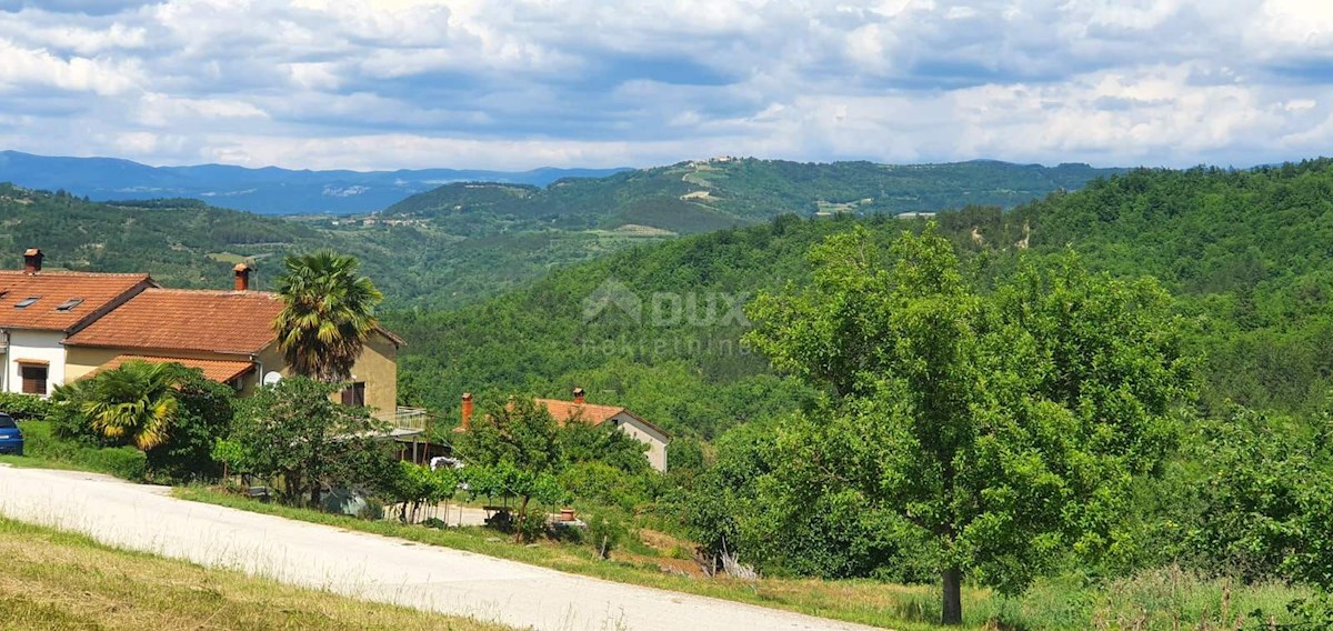 ISTRA, PAZIN - Zazidljivo zemljišče 1576 m2 s pogledom na jezero