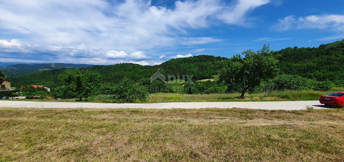 ISTRA, PAZIN - Zazidljivo zemljišče 1576 m2 s pogledom na jezero