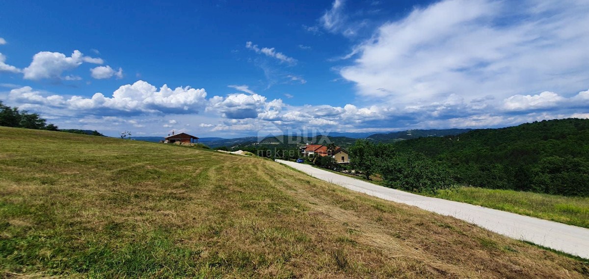 ISTRA, PAZIN - Zazidljivo zemljišče 1576 m2 s pogledom na jezero