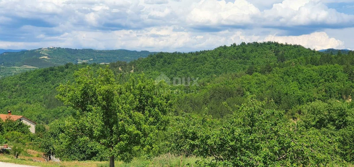 ISTRA, PAZIN - Zazidljivo zemljišče 1576 m2 s pogledom na jezero