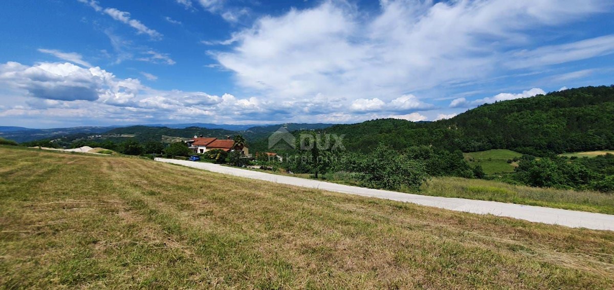 ISTRA, PAZIN - Zazidljivo zemljišče 1576 m2 s pogledom na jezero