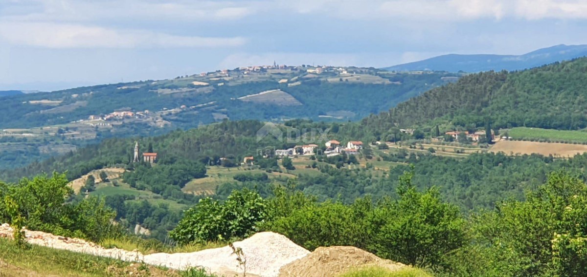 ISTRA, PAZIN - Zazidljivo zemljišče 1576 m2 s pogledom na jezero