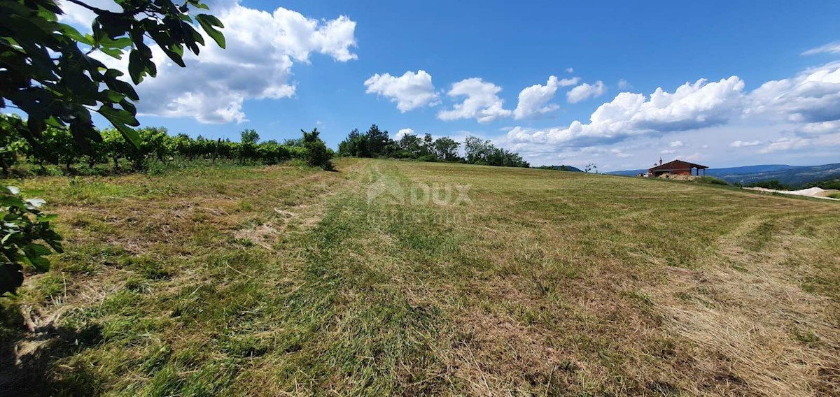 ISTRA, PAZIN - Zazidljivo zemljišče 1576 m2 s pogledom na jezero