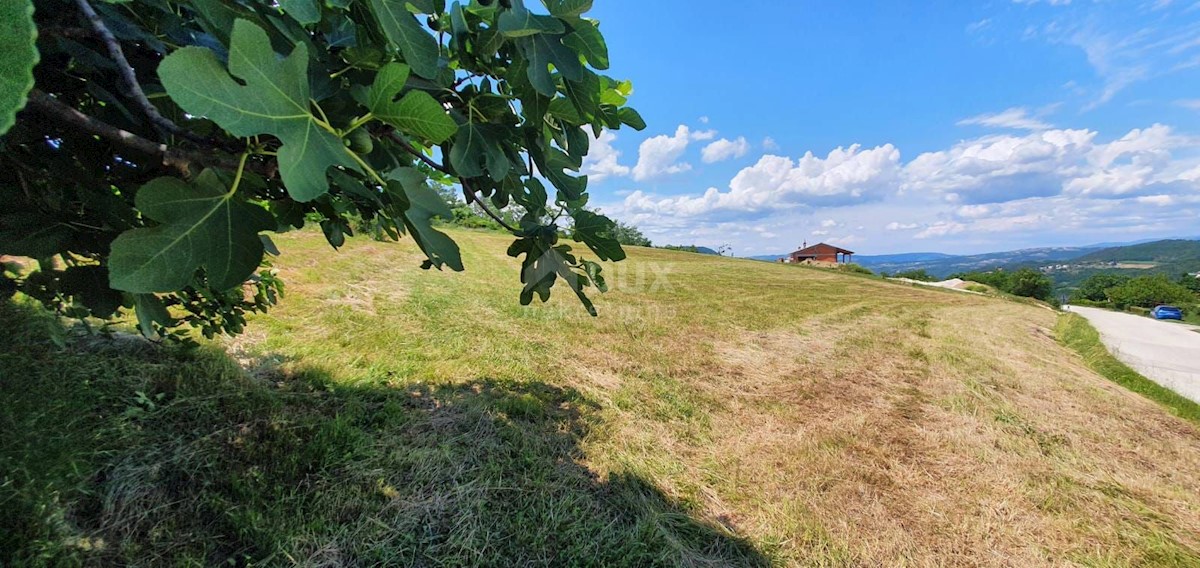 ISTRA, PAZIN - Zazidljivo zemljišče 1576 m2 s pogledom na jezero