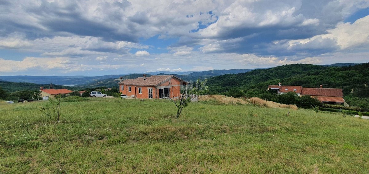 ISTRA, PAZIN - Zazidljivo zemljišče 1576 m2 s pogledom na jezero