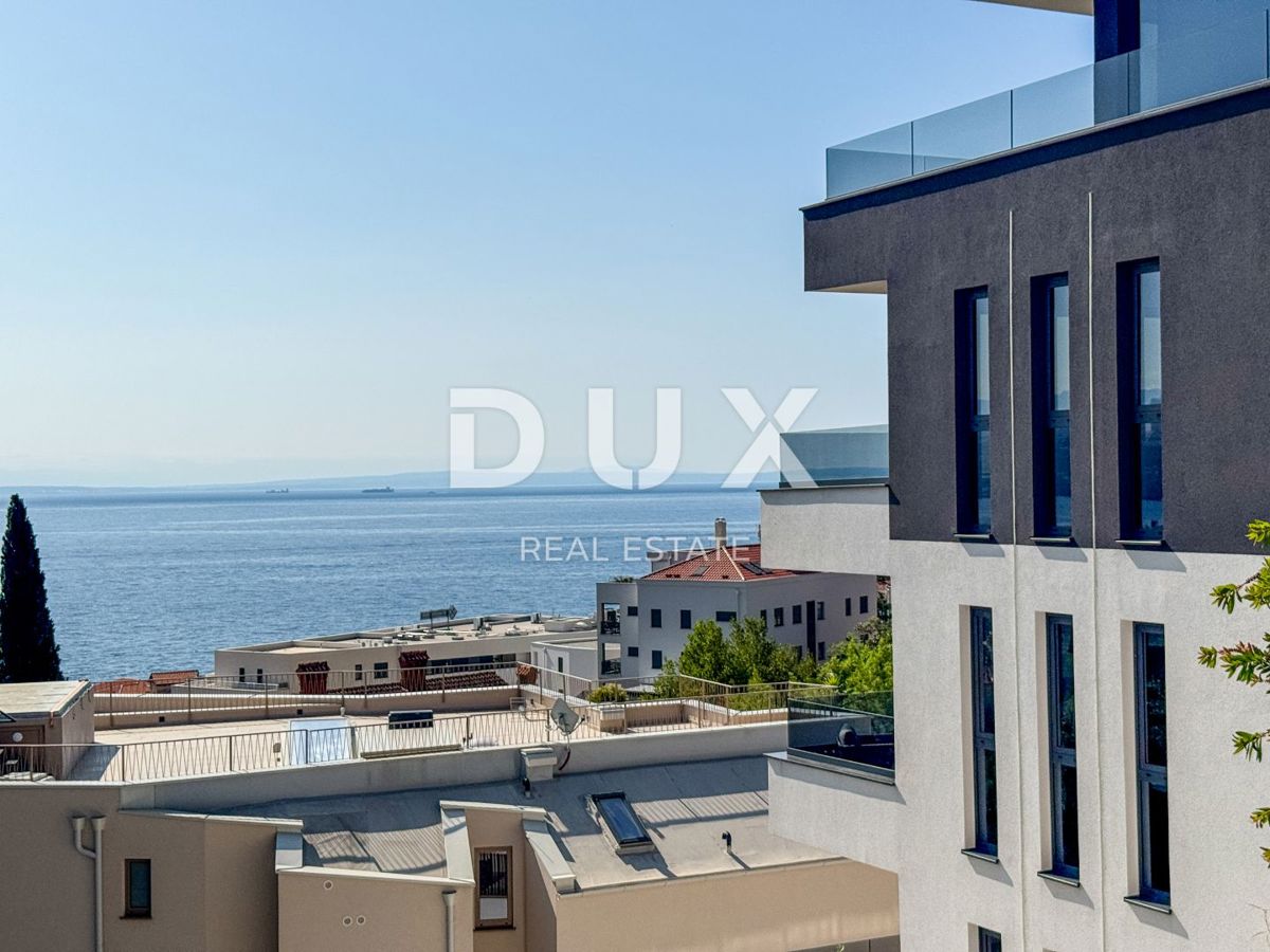 OPATIJA, CENTER - opremljeno stanovanje edinstvenih lastnosti v centru Opatije z bazenom, 200 metrov od Lungomareja, garaža, pogled