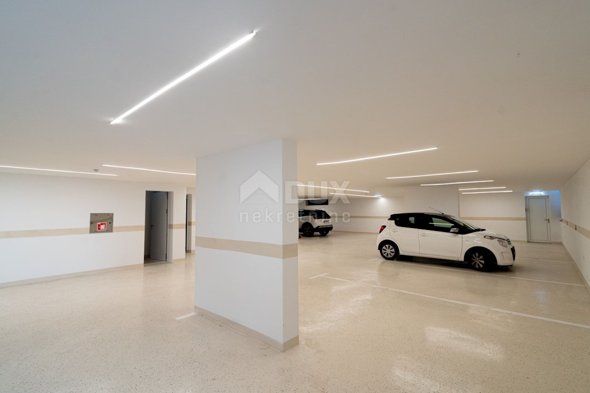 OPATIJA, CENTER - opremljeno stanovanje edinstvenih lastnosti v centru Opatije z bazenom, 200 metrov od Lungomareja, garaža, pogled