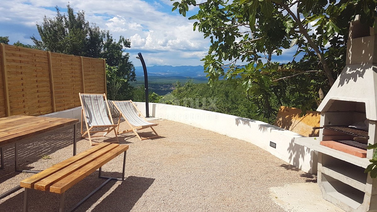 OTOK KRK, DOBRINJ - Rustikalna hiša z jacuzzijem