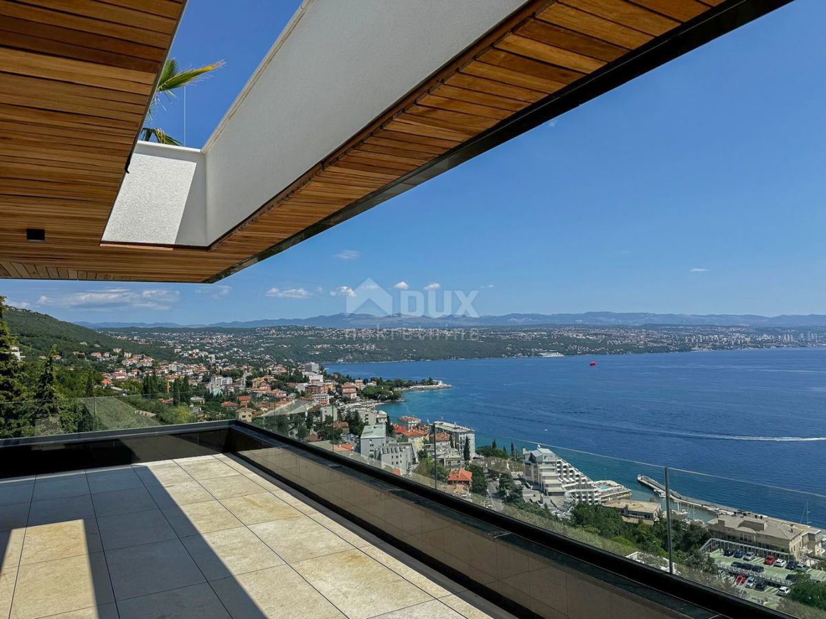 OPATIJA, CENTER - edinstven penthouse s strešnim bazenom nad centrom Opatije, garaža, panoramski pogled