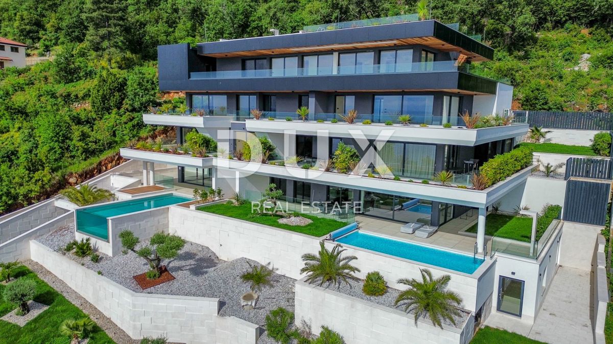 OPATIJA, CENTER - edinstven penthouse s strešnim bazenom nad centrom Opatije, garaža, panoramski pogled