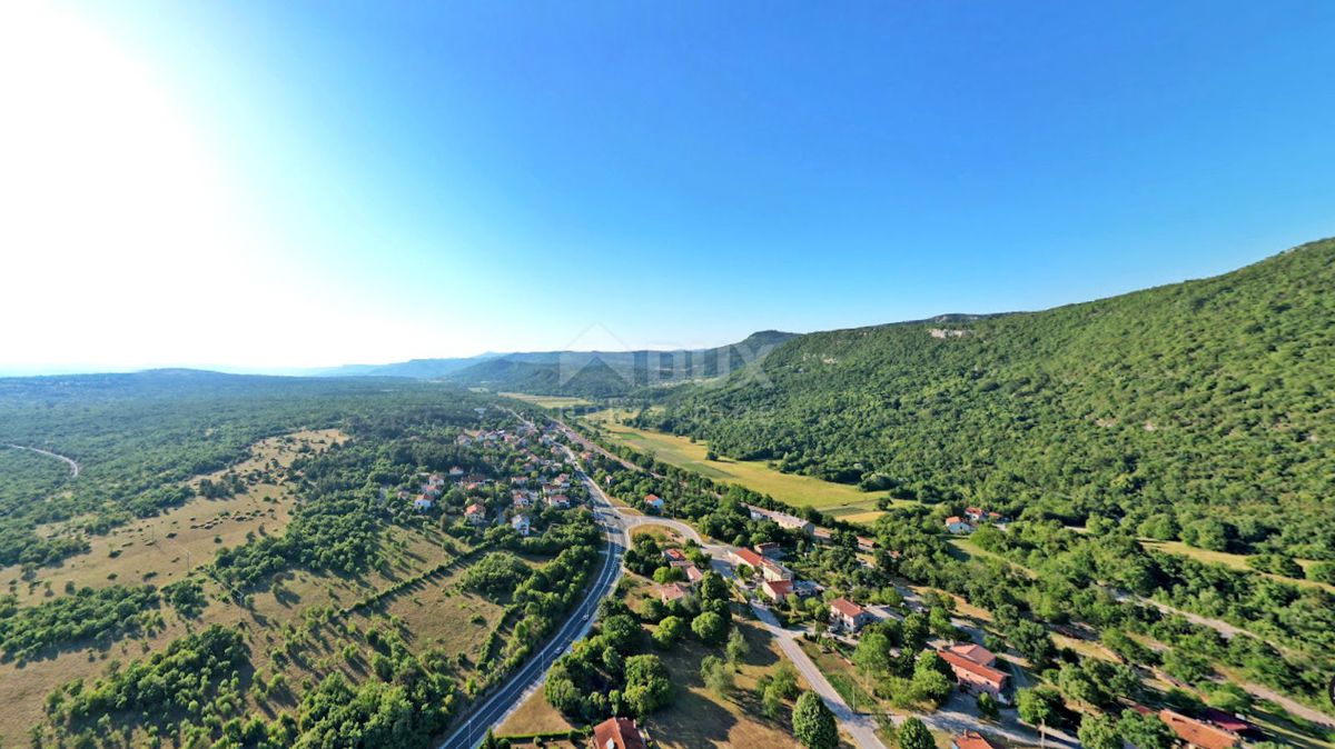 ISTRA, LUPOGLAV - Prostorno zemljišče za komercialne namene