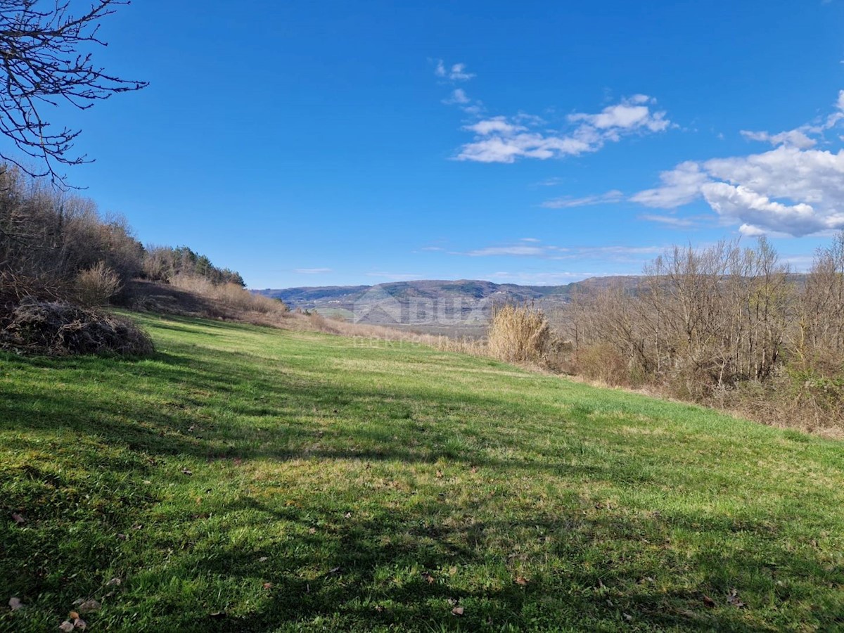 ISTRA, MOTOVUN - Zemljišče z impresivnim razgledom