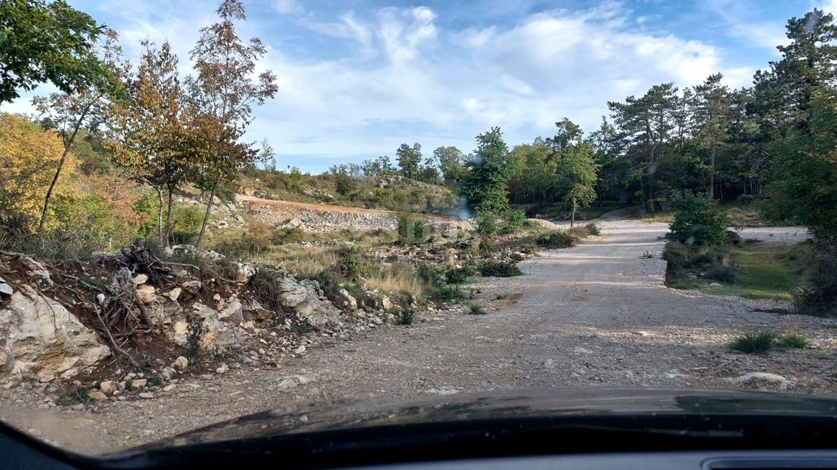 RIJEKA, BREZA - zazidljivo zemljišče z gradbenim dovoljenjem za ekskluzivno kanadsko brunarico z bazenom!!! PRILOŽNOST!!!