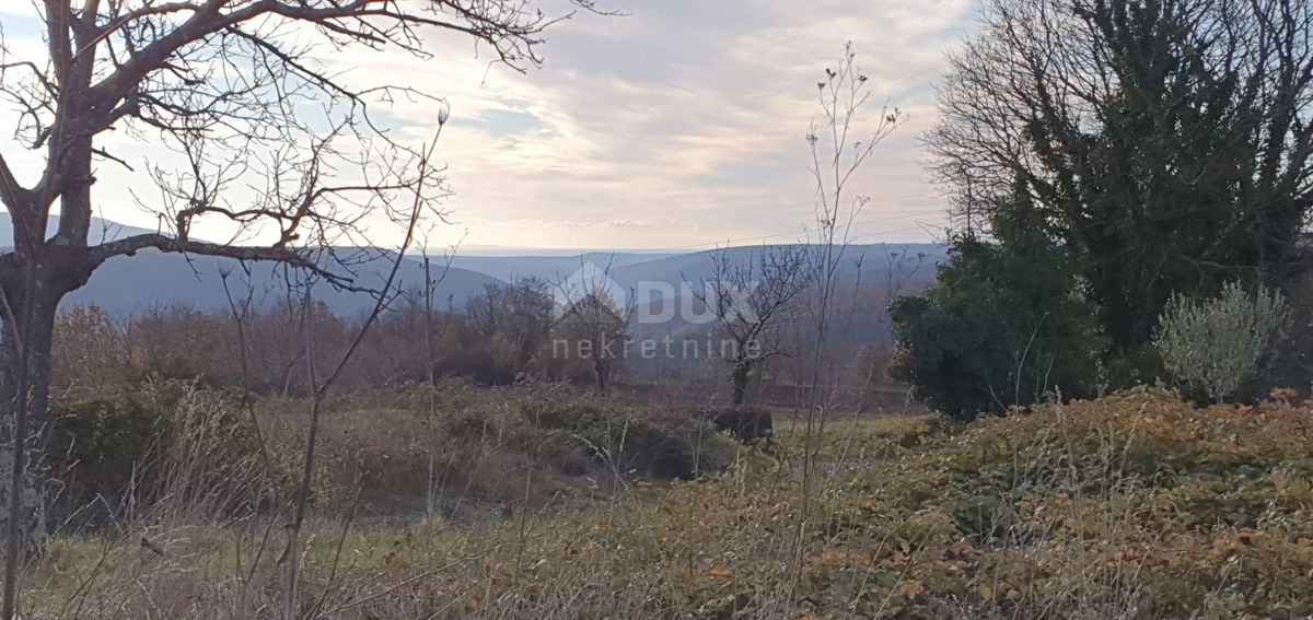 ISTRA, BARBAN - Zemljišče z veljavnim dovoljenjem in plačano komunalo, lep razgled