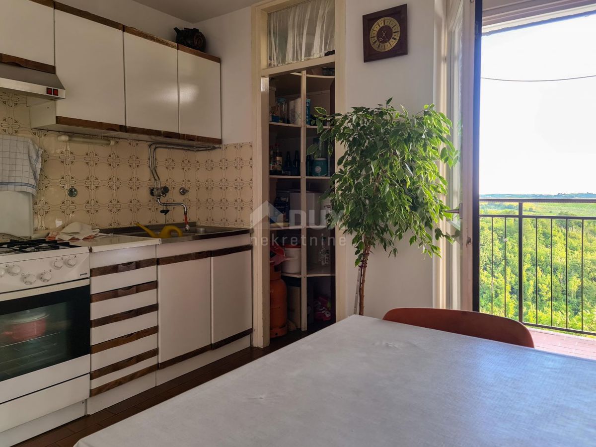 ISTRA, BUJE - Na novo prenovljen apartma s pogledom na morje