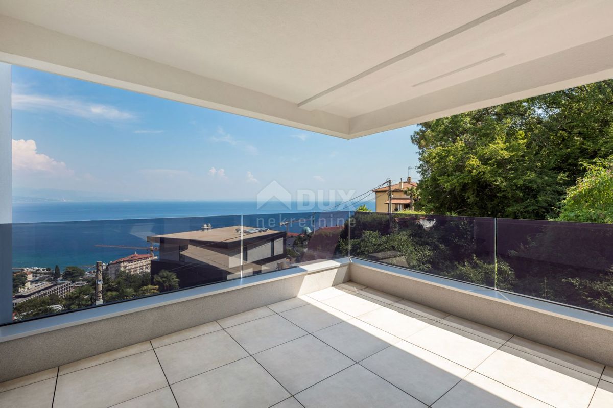 OPATIJA, CENTER - ekskluzivno stanovanje v novogradnji s pogledom na morje, skupni bazen, garaža
