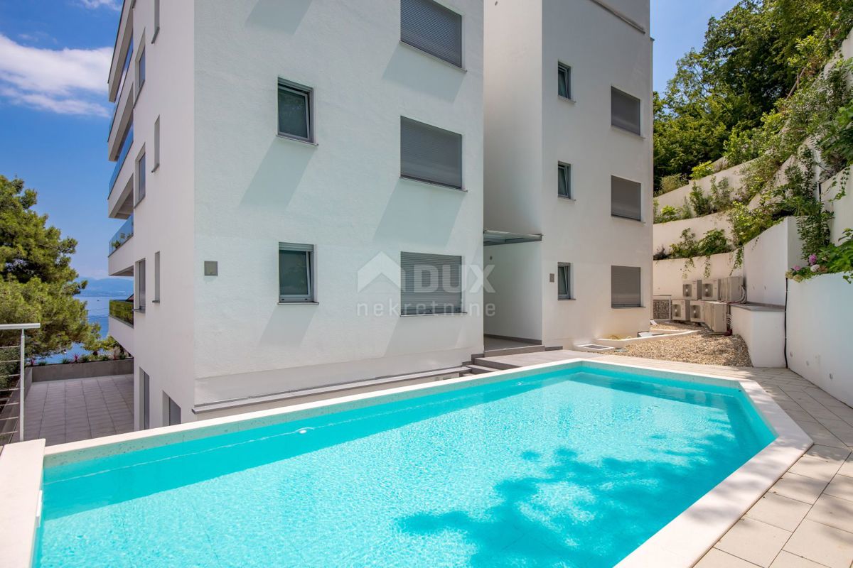 OPATIJA, CENTER - ekskluzivno stanovanje v novogradnji s pogledom na morje, skupni bazen, garaža