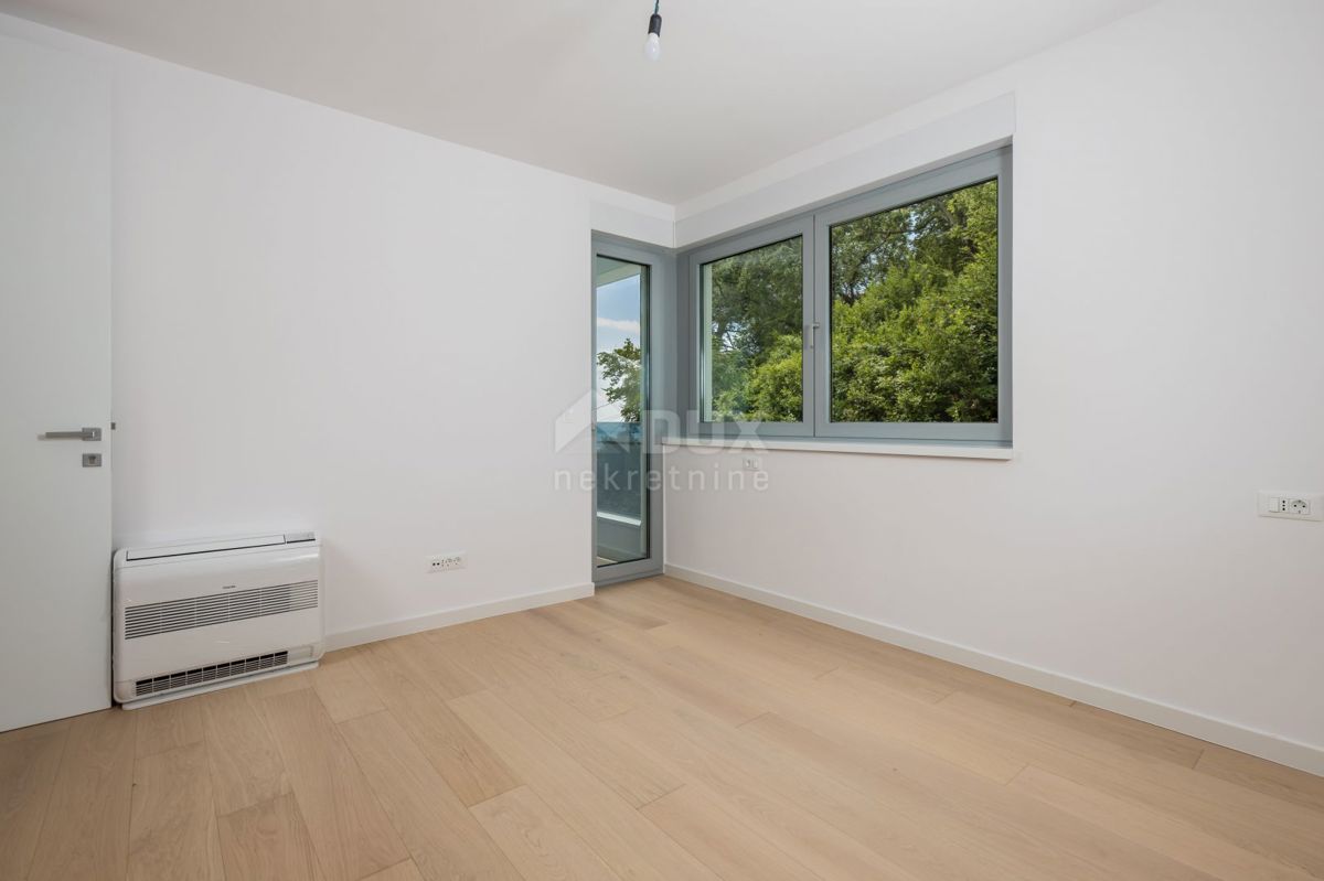 OPATIJA, CENTER - ekskluzivno stanovanje v novogradnji s pogledom na morje, skupni bazen, garaža