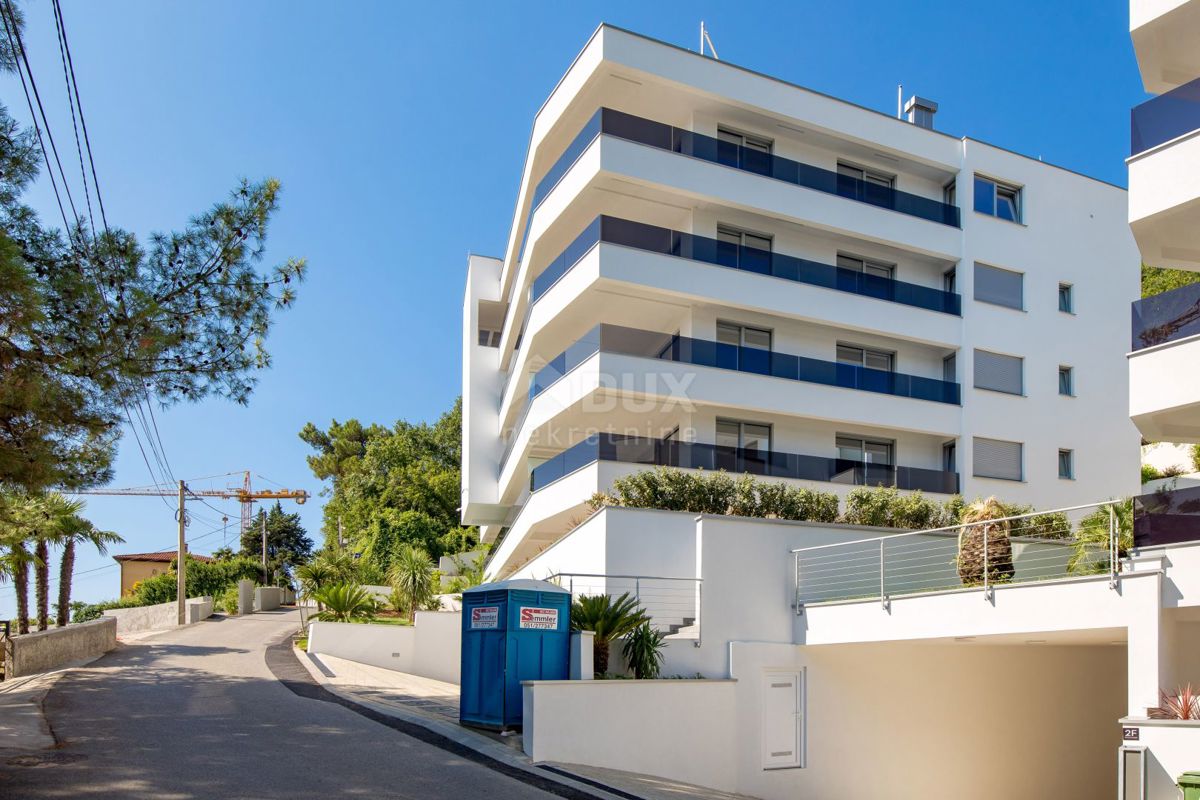 OPATIJA, CENTER - ekskluzivno stanovanje v novogradnji s pogledom na morje, skupni bazen, garaža