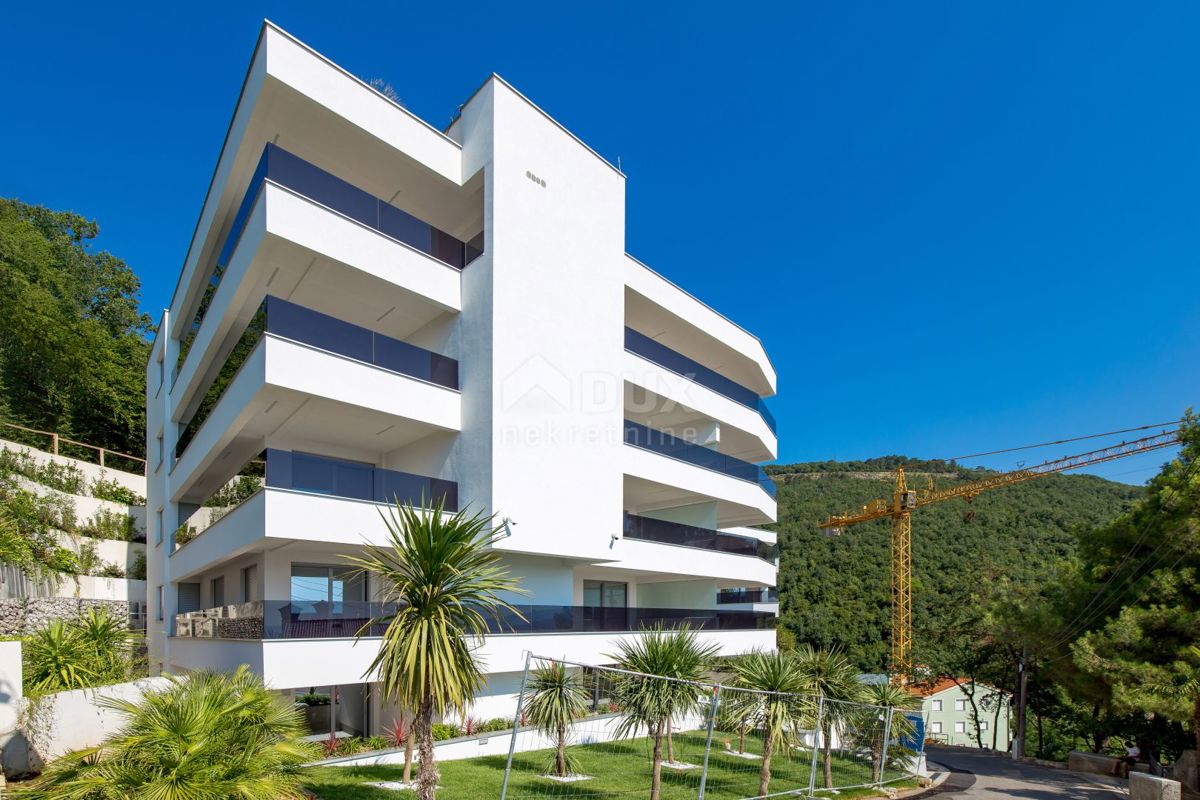 OPATIJA, CENTER - ekskluzivno stanovanje v novogradnji s pogledom na morje, skupni bazen, garaža