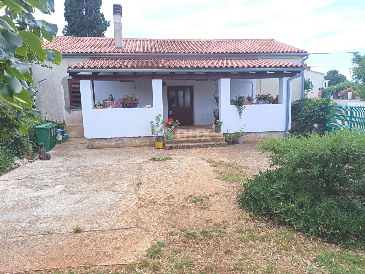 ISTRA, VALTURA Pritličje z dvoriščem na mirni lokaciji - 2 km od morja!