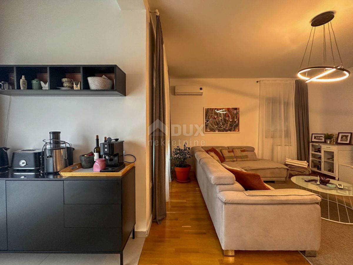 OPATIJA, MATULJI - hiša s tremi apartmaji, bazenom in pogledom na morje 